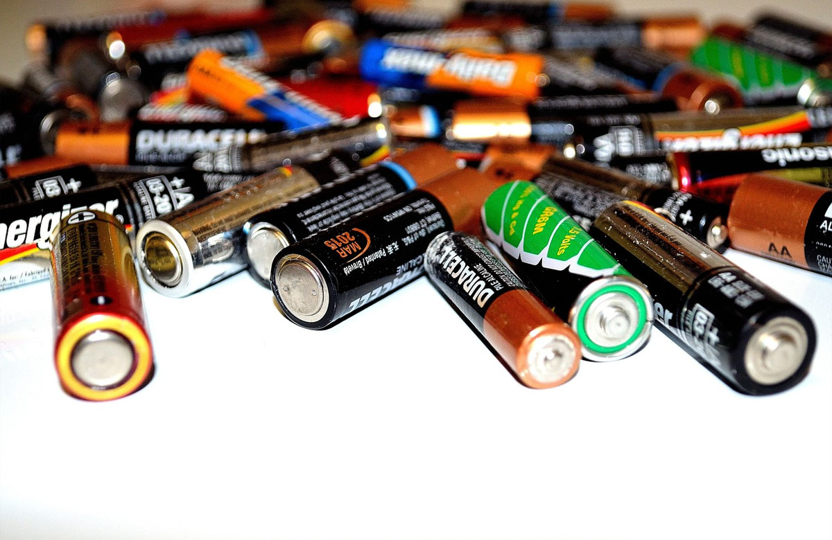 What are the 3 types of batteries
